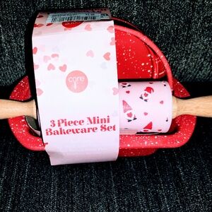 New! Pier One Gnome Mini Baking Set